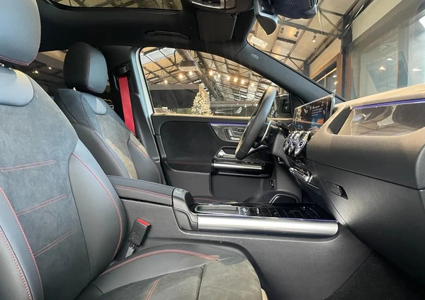 Mercedes-Benz GLA cena 299000 przebieg: 5, rok produkcji 2023 z Szczekociny małe 67